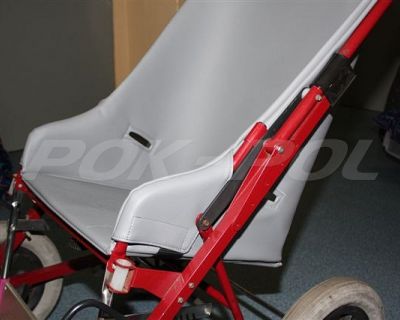 Wózek inwalidzki dziecięcy (poszycie wymienione na nowe)
